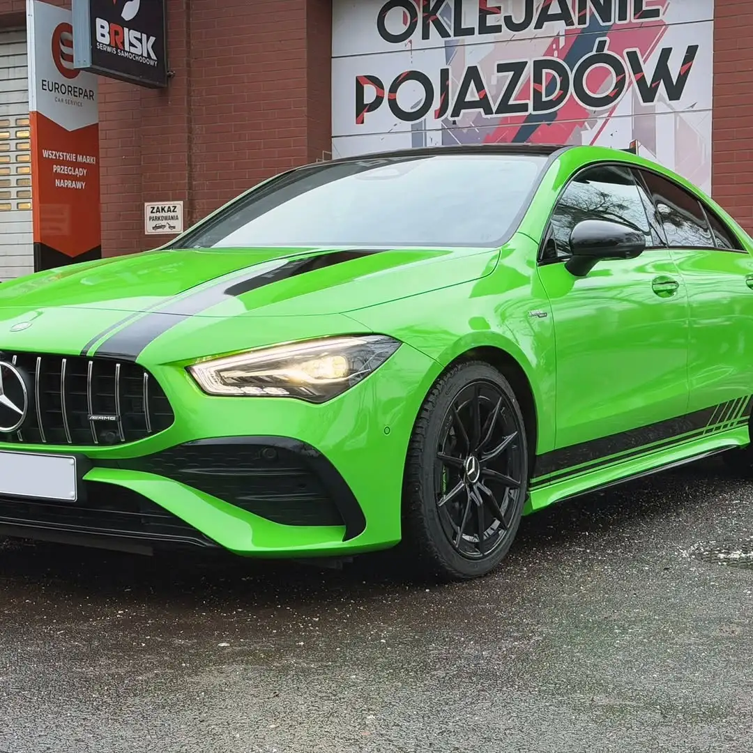 Zielony Mercedes po zmianie koloru folią